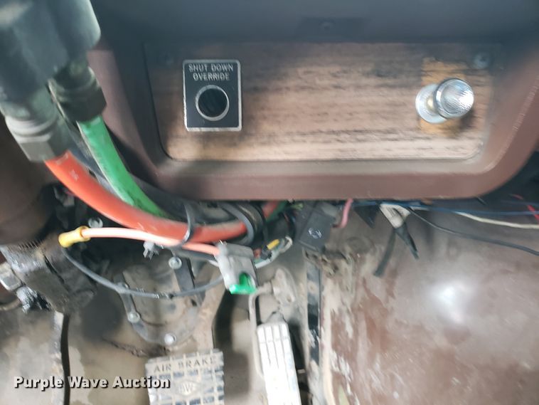 image for item GO9968 1985 Volvo White 87 dump truck