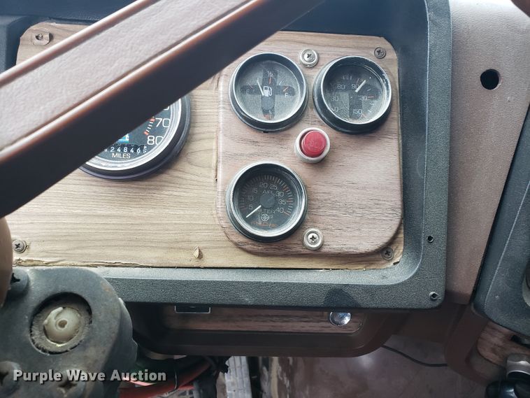 image for item GO9968 1985 Volvo White 87 dump truck