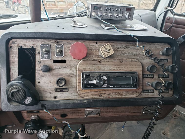 image for item GO9968 1985 Volvo White 87 dump truck