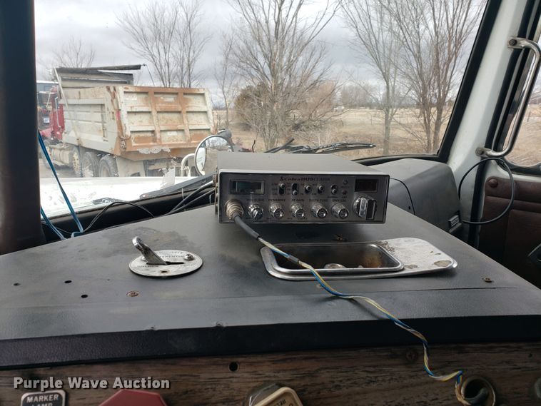 image for item GO9968 1985 Volvo White 87 dump truck