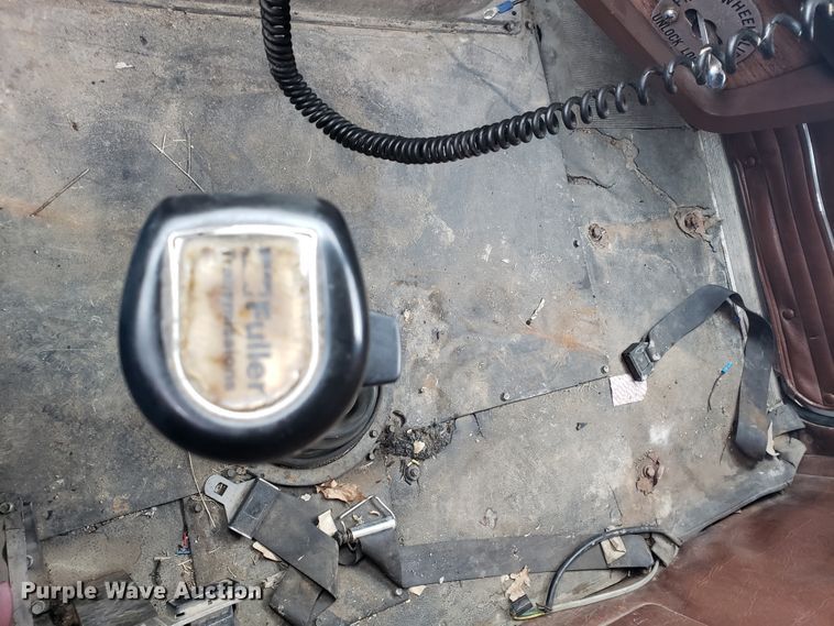 image for item GO9968 1985 Volvo White 87 dump truck