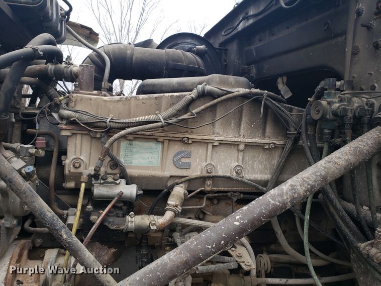 image for item GO9968 1985 Volvo White 87 dump truck