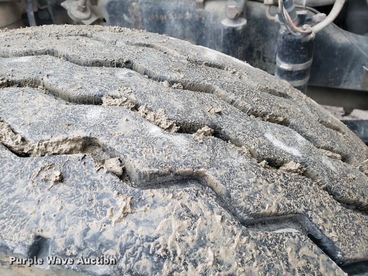 image for item GO9968 1985 Volvo White 87 dump truck