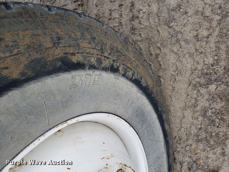 image for item GO9968 1985 Volvo White 87 dump truck