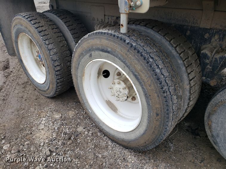 image for item GO9968 1985 Volvo White 87 dump truck