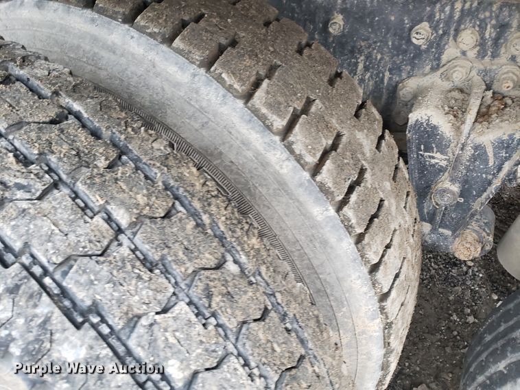 image for item GO9968 1985 Volvo White 87 dump truck