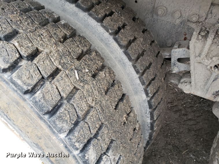 image for item GO9968 1985 Volvo White 87 dump truck