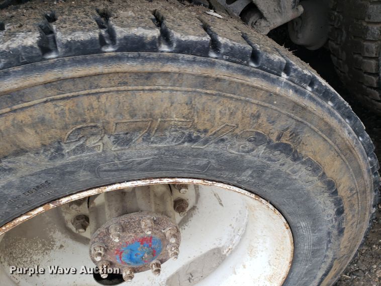 image for item GO9968 1985 Volvo White 87 dump truck