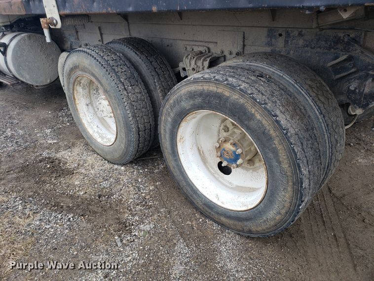 image for item GO9968 1985 Volvo White 87 dump truck