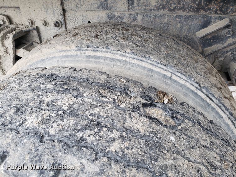 image for item GO9968 1985 Volvo White 87 dump truck