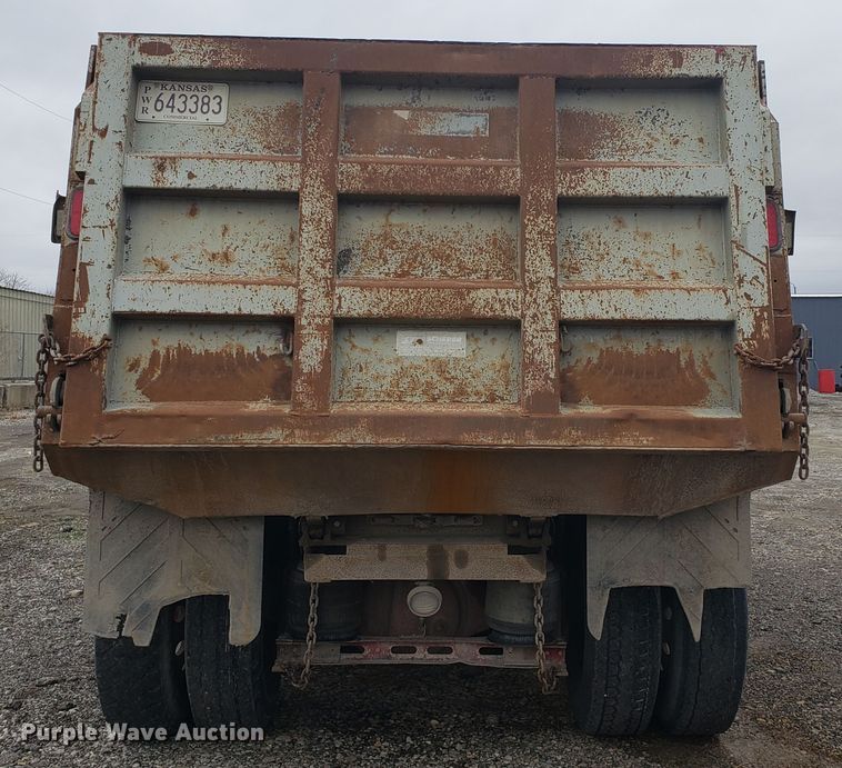 image for item GO9969 1993 International 9200 dump truck