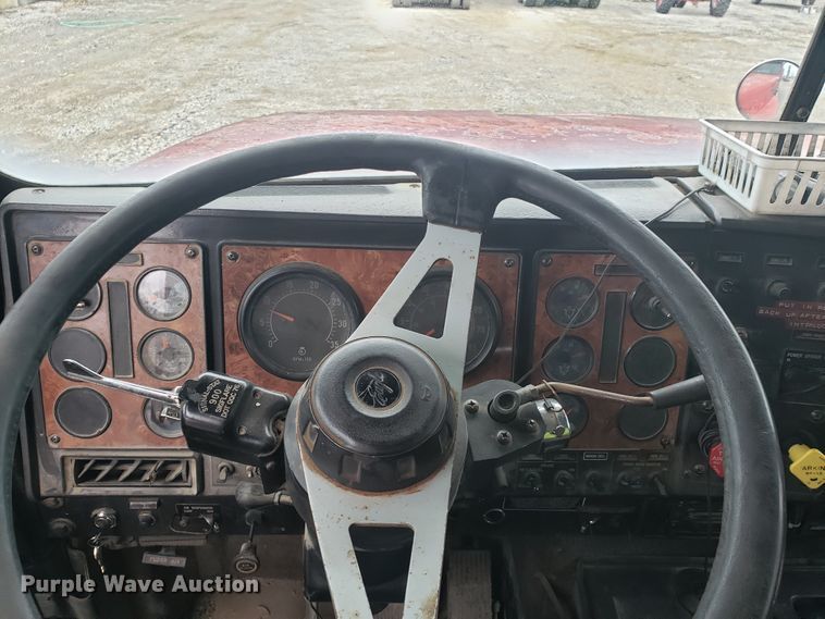 image for item GO9969 1993 International 9200 dump truck