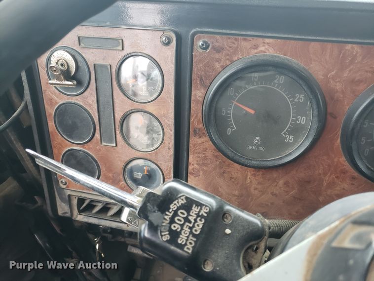 image for item GO9969 1993 International 9200 dump truck