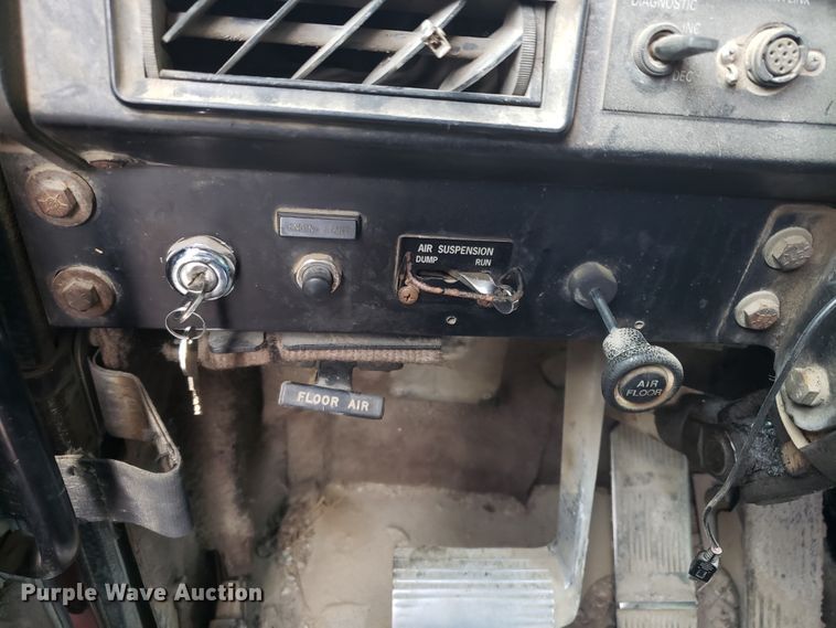 image for item GO9969 1993 International 9200 dump truck