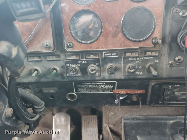 image for item GO9969 1993 International 9200 dump truck