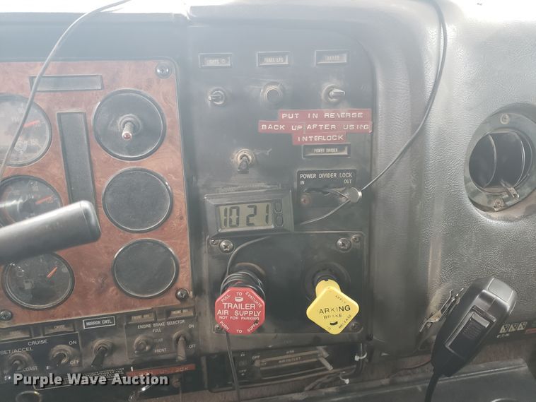 image for item GO9969 1993 International 9200 dump truck