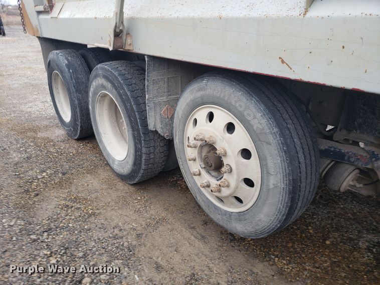 image for item GO9969 1993 International 9200 dump truck