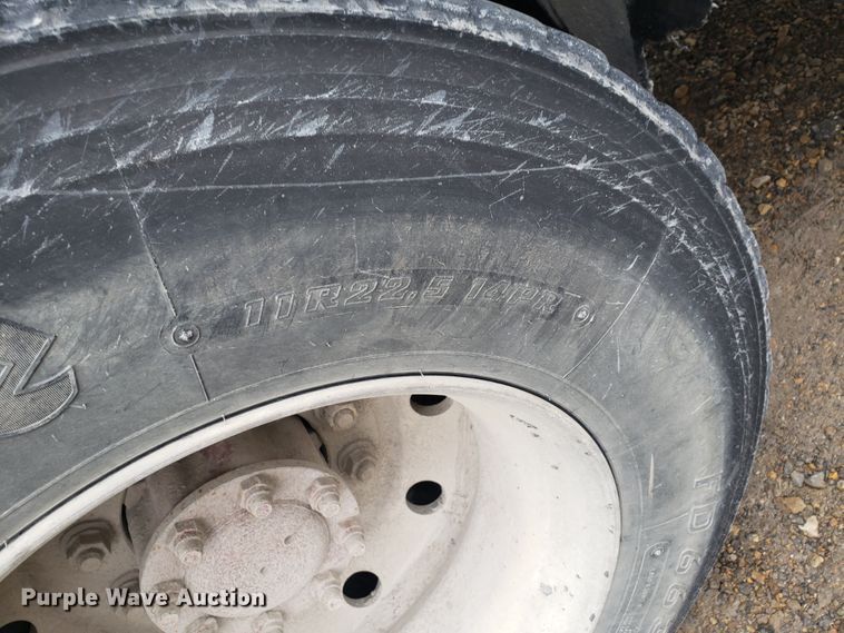 image for item GO9969 1993 International 9200 dump truck