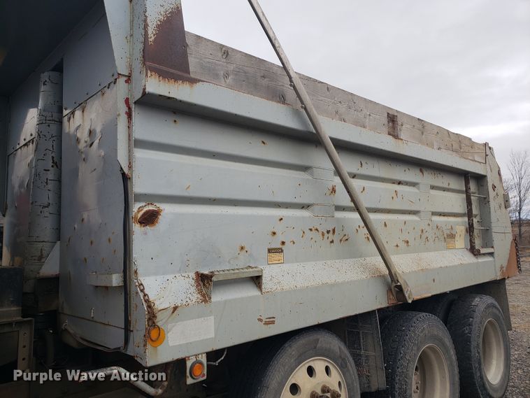 image for item GO9969 1993 International 9200 dump truck