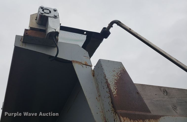 image for item GO9969 1993 International 9200 dump truck