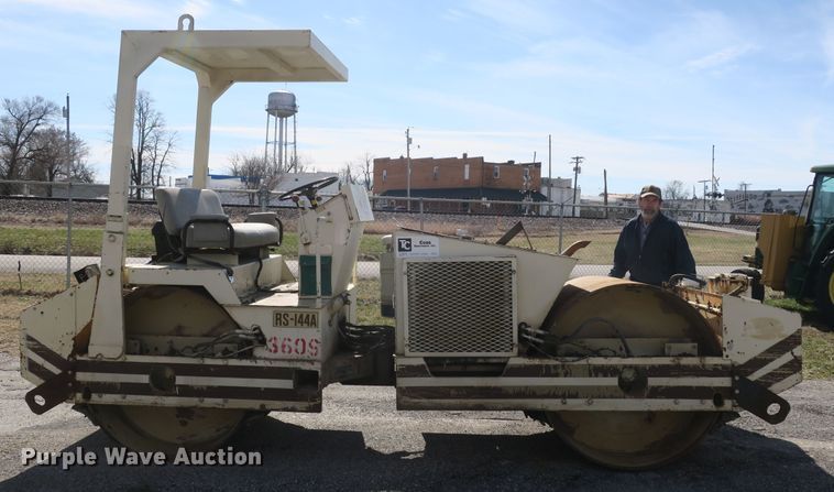 image for item DB10017 Tampo RS-144A double drum vibratory roller