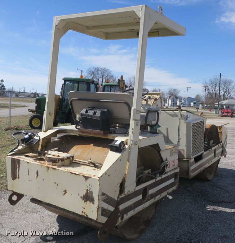 image for item DB10017 Tampo RS-144A double drum vibratory roller