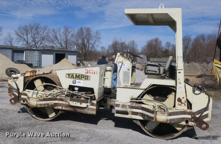 image for item DB10017 Tampo RS-144A double drum vibratory roller