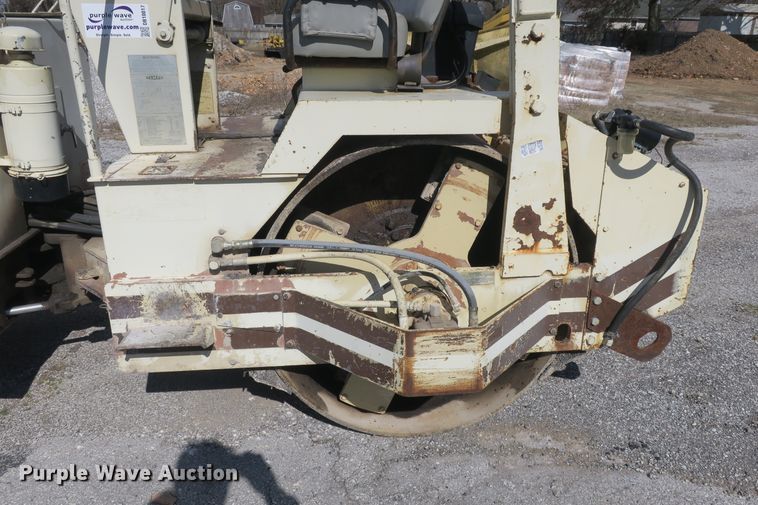 image for item DB10017 Tampo RS-144A double drum vibratory roller