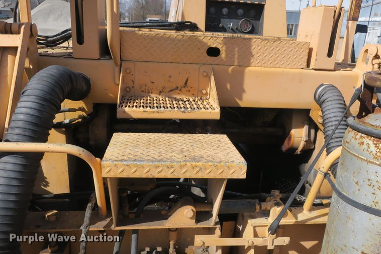 image for item DB10018 1982 Blaw Knox PF-115 paver