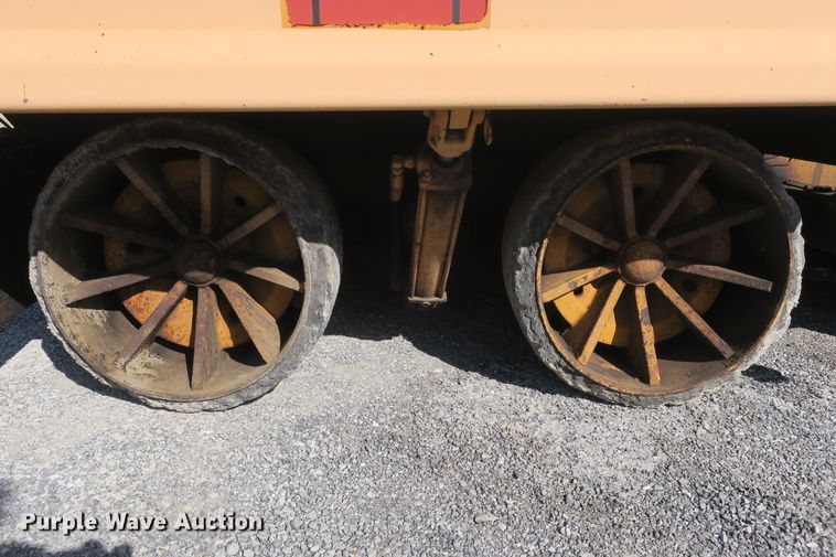 image for item DB10018 1982 Blaw Knox PF-115 paver