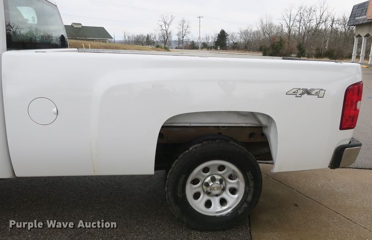 image for item DB10024 2013 Chevrolet Silverado 1500 pickup truck