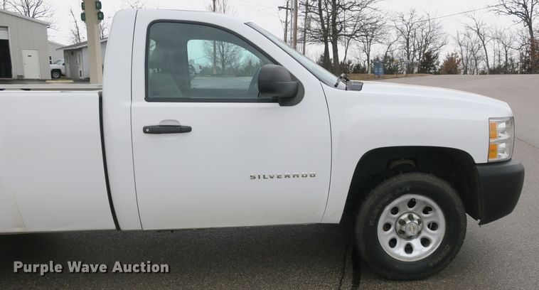 image for item DB10024 2013 Chevrolet Silverado 1500 pickup truck