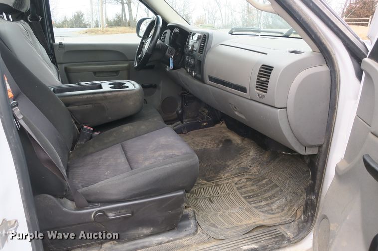 image for item DB10024 2013 Chevrolet Silverado 1500 pickup truck