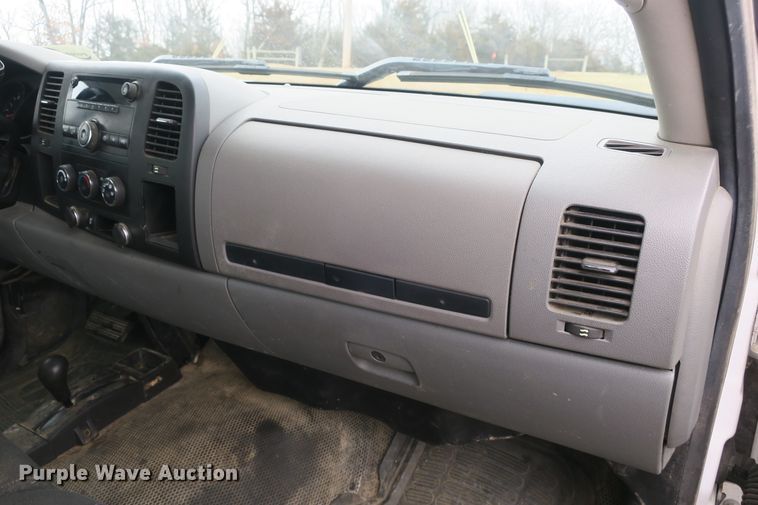 image for item DB10024 2013 Chevrolet Silverado 1500 pickup truck