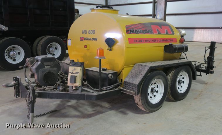 image for item DB10035 Mauldin MU600 oil distributor trailer