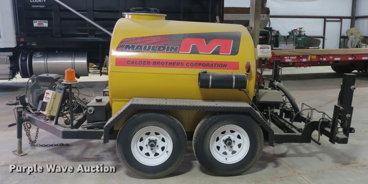 image for item DB10035 Mauldin MU600 oil distributor trailer