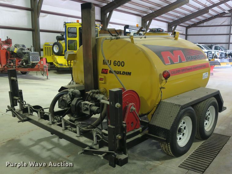 image for item DB10035 Mauldin MU600 oil distributor trailer