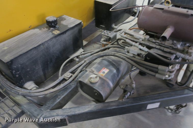 image for item DB10035 Mauldin MU600 oil distributor trailer