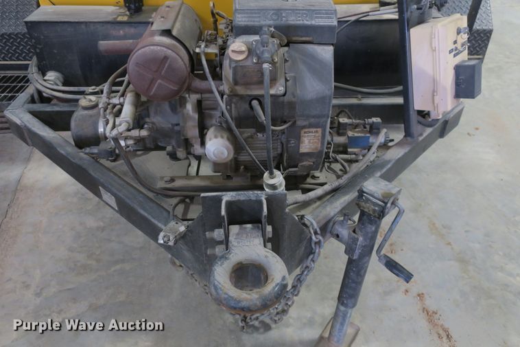 image for item DB10035 Mauldin MU600 oil distributor trailer