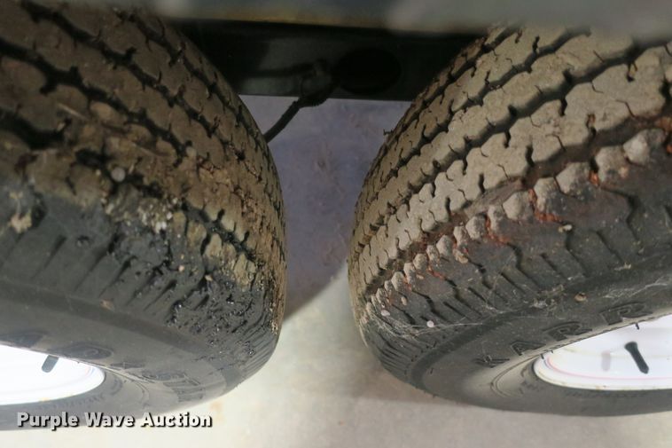 image for item DB10035 Mauldin MU600 oil distributor trailer