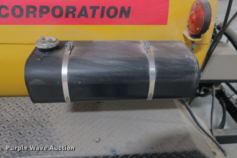 image for item DB10035 Mauldin MU600 oil distributor trailer