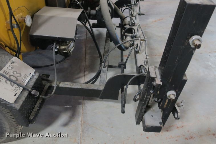 image for item DB10035 Mauldin MU600 oil distributor trailer