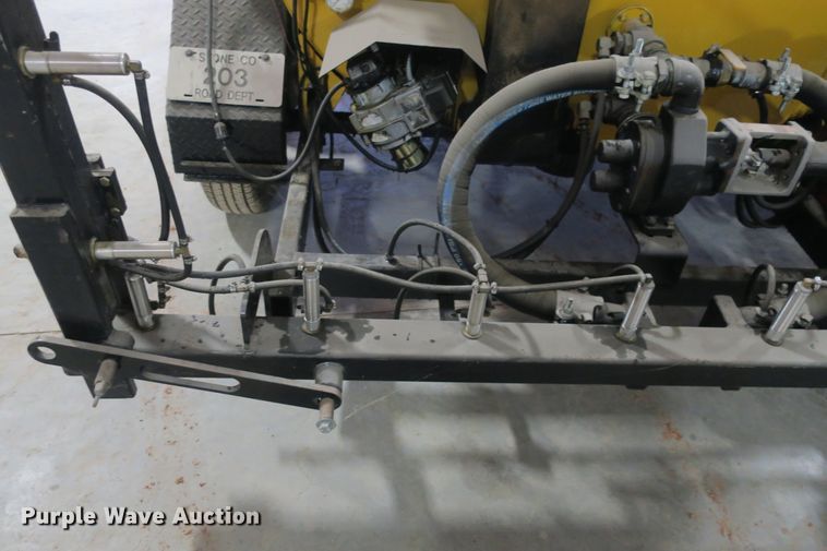 image for item DB10035 Mauldin MU600 oil distributor trailer