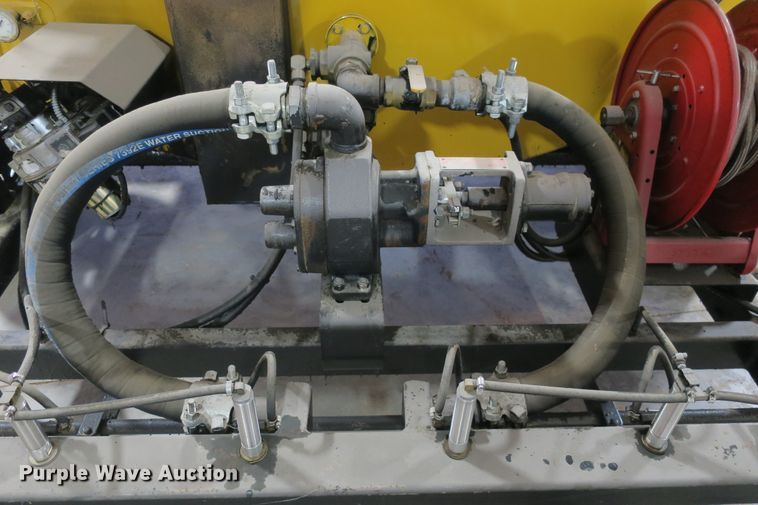 image for item DB10035 Mauldin MU600 oil distributor trailer