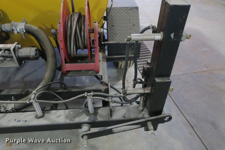 image for item DB10035 Mauldin MU600 oil distributor trailer