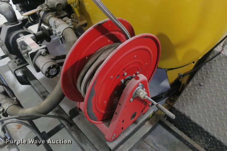 image for item DB10035 Mauldin MU600 oil distributor trailer