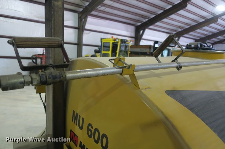 image for item DB10035 Mauldin MU600 oil distributor trailer