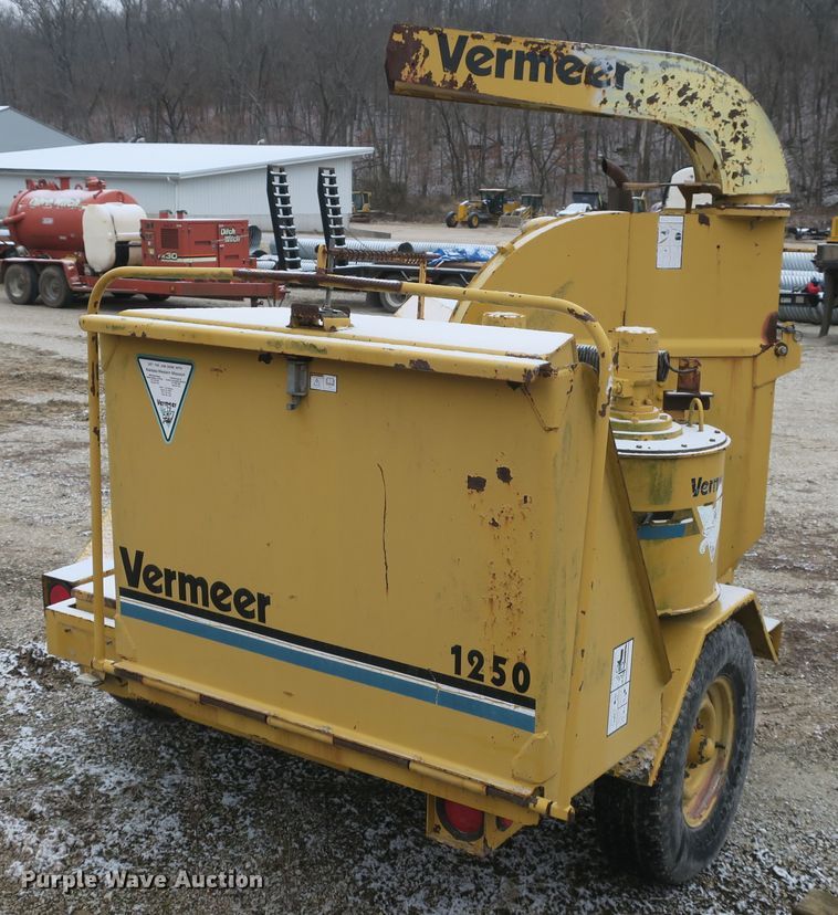 image for item DB10039 1997 Vermeer BC1250 wood chipper
