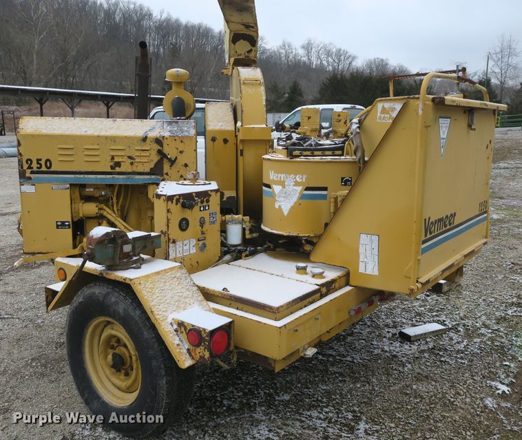 image for item DB10039 1997 Vermeer BC1250 wood chipper