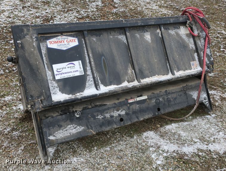image for item DB10042 Tommy Gate end gate lift